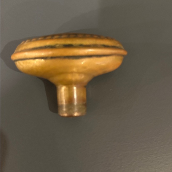 ANTIQUE BRASS OVAL DOOR KNOB WITH BEADING - Picture 3 of 10